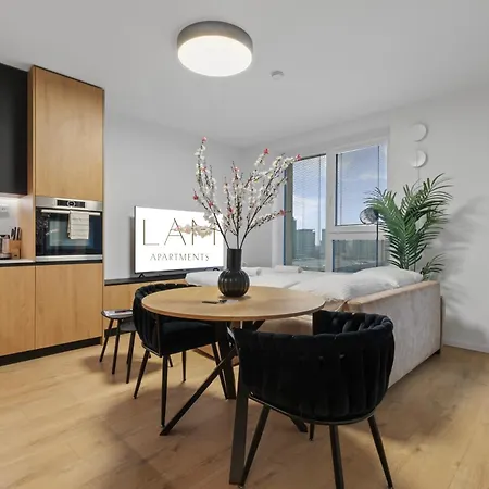 Lam Danubius - Free Parking - Balcony - Ac דירה